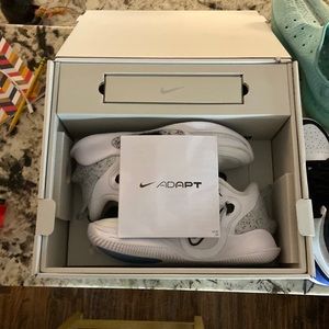 Nike Adapt BB 2.0 Oreo US Charger